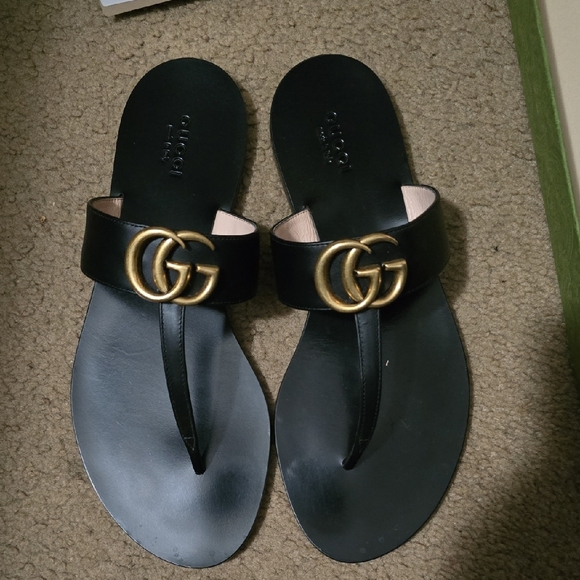 Gucci Black and Gold Sandals with Iconic GG Logo - Picture 2 of 9